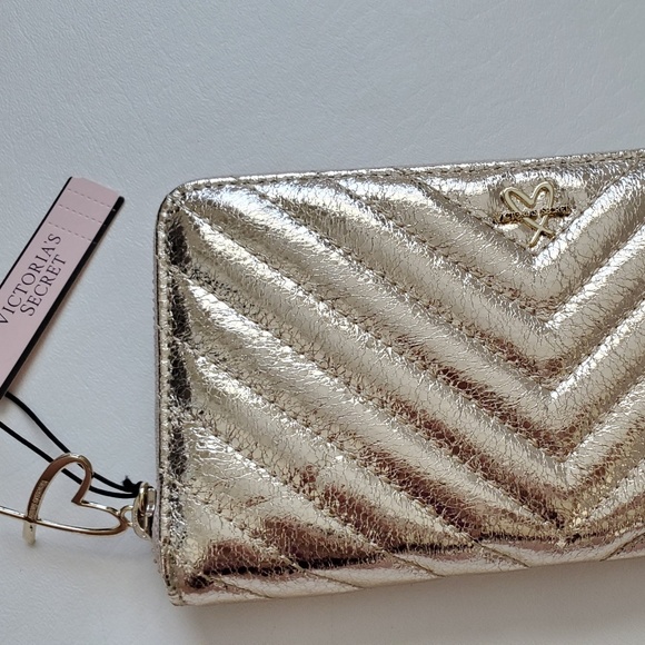 NEW Victoria's Secret V Quilted Continental Wallet - Picture 11 of 12